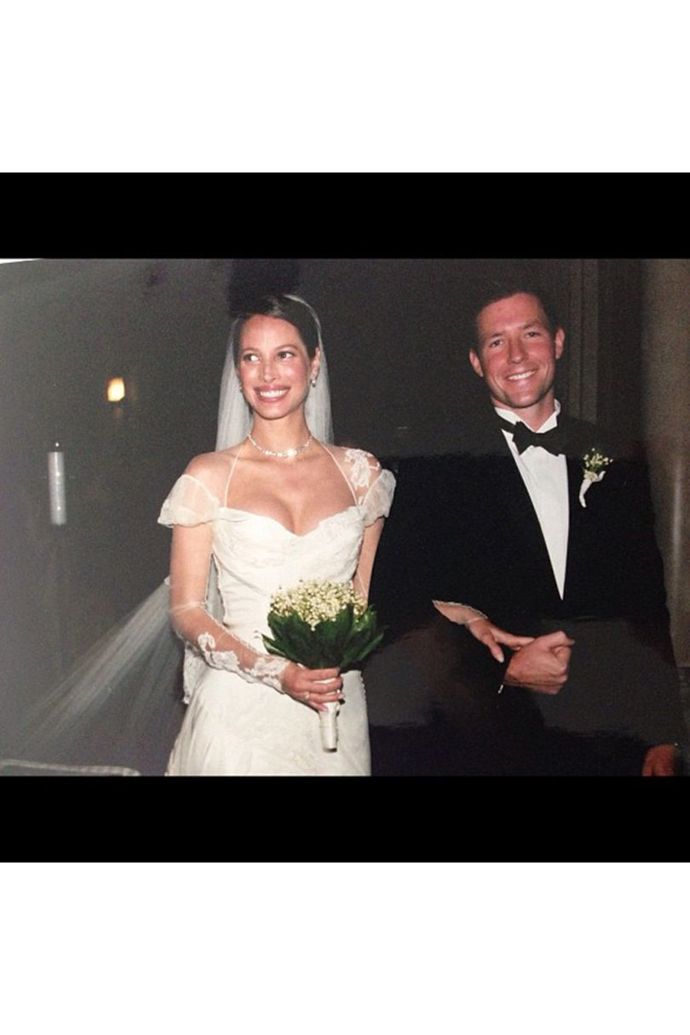 Christy Turlington & Ed Burns

Christy Turlington si amerického herce Eda Burnse brala 7. června 2003 v katolickém kostele svatého Petra a Pavla v San Franciscu. Christy byla v té době už v 25. týdnu těhotenství a měla na sobě šaty od Johna Galliana. Hostina se odehrála v Muzeu asijského umění.
