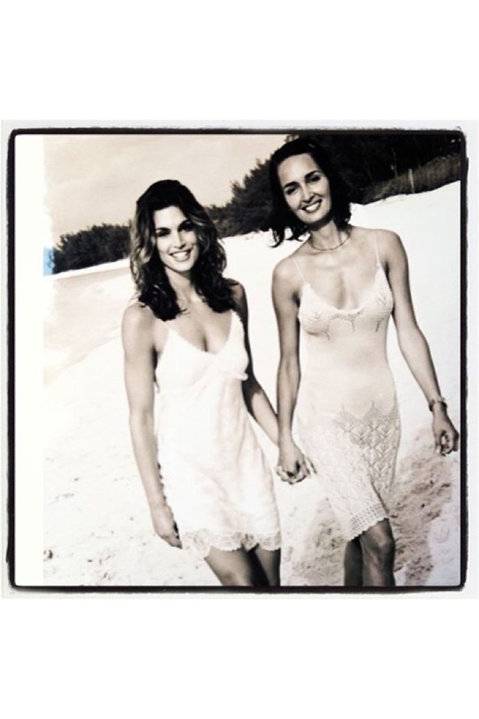 Cindy Crawford & Rande Gerber

Svatba se odehrála v květnu 1998 a Cindy měla na sobě šaty od Johna Galliana. Na svatbě nemohla chybět kamarádka Gail Elliott.
