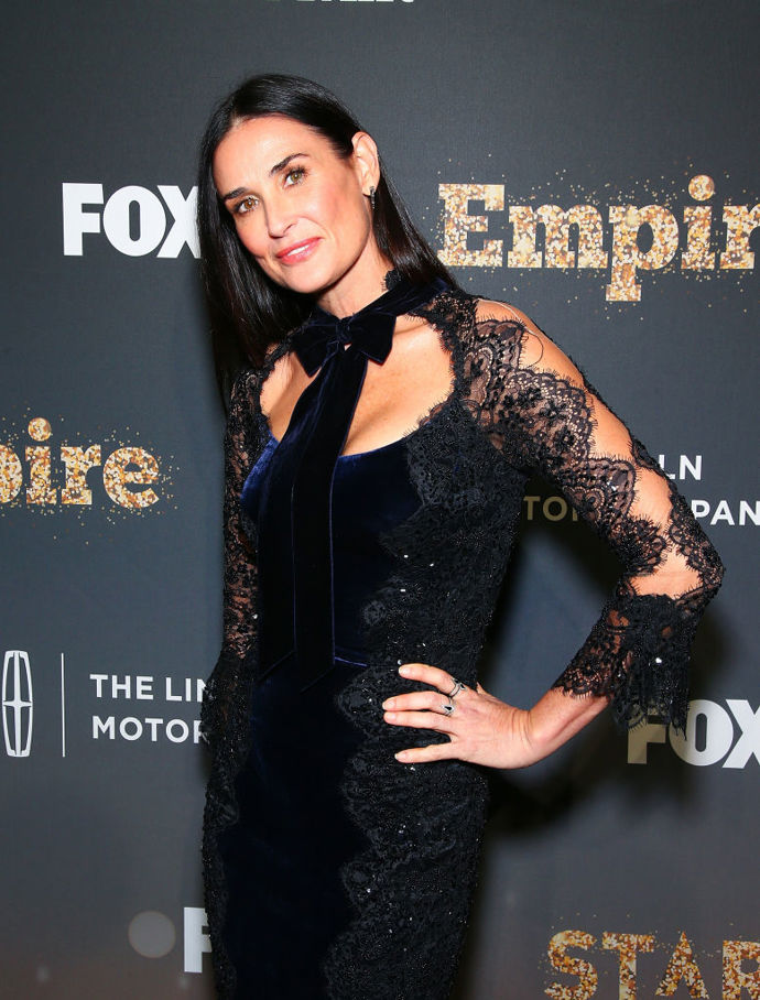 Demi Moore
Herečka Demi Moore vždy brala velký ohled na svůj vzhled a váhu, i když za tím stálo náročné cvičení a zdravá strava. Veganská strava byla podle ní krok vpřed, Demi ji dokonce posunula i na další úroveň a začala jíst pouze raw stravu.
Demi Moore
Herečka Demi Moore vždy brala velký ohled na svůj vzhled a váhu, i když za tím stálo náročné cvičení a zdravá strava. Veganská strava byla podle ní krok vpřed, Demi ji dokonce posunula i na další úroveň a začala jíst pouze raw stravu.