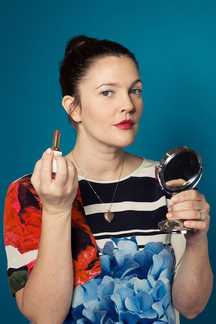 Drew Barrymore pro svou značku Flower
Prozářená pleť a lesklé pivoňkové rty, tak se Drew rozhodla prezentovat svoji značku Flower.
Drew Barrymore pro svou značku Flower
Prozářená pleť a lesklé pivoňkové rty, tak se Drew rozhodla prezentovat svoji značku Flower.