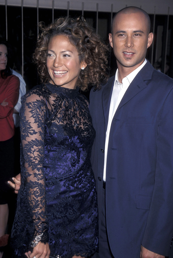 Jennifer Lopez a Cris Judd - 8 měsíců

Cris byl členem zpěvaččiny doprovodné taneční skupiny. V roce 2001 spolu dotančili až k oltáři. Po osmi měsících se ale "v dobrém" rozvedli a Jennifer krátce na to skončila v náruči Bena Afflecka.
