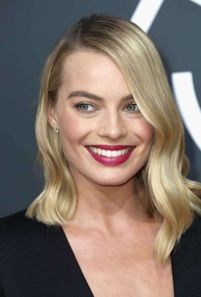 Margot Robbie vsadila na Tiffany náušnice.
