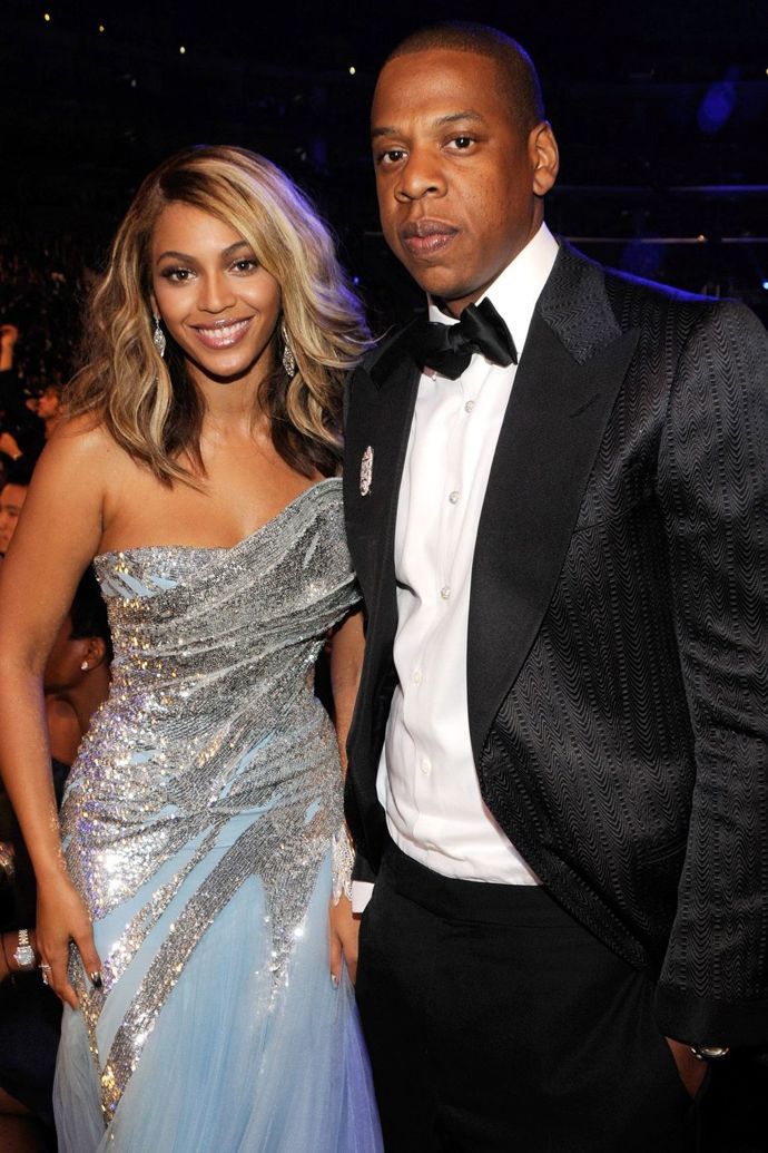 Beyoncé a Jay-Z
Rapper Jay-Z napsal na svůj blog Life & Times: 3. prosince, den před mými 44. narozeninami začnu s mojí 22denní výzvou a kompletně změním stravu na veganskou, nebo tomu spíš radši budu říkat rostlinná strava. Nevím, co se stane po Vánocích. Možná budu jen napůl vegan, možná v tom budu pokračovat dál. Nebo se to třeba stane jen duševní i fyzickou výzvou. Uvidíme..." Jay-Z také dodal, že jeho manželka Beyoncé se k němu v jeho výzvě přidá.
Beyoncé a Jay-Z
Rapper Jay-Z napsal na svůj blog Life & Times: 3. prosince, den před mými 44. narozeninami začnu s mojí 22denní výzvou a kompletně změním stravu na veganskou, nebo tomu spíš radši budu říkat rostlinná strava. Nevím, co se stane po Vánocích. Možná budu jen napůl vegan, možná v tom budu pokračovat dál. Nebo se to třeba stane jen duševní i fyzickou výzvou. Uvidíme..." Jay-Z také dodal, že jeho manželka Beyoncé se k němu v jeho výzvě přidá.