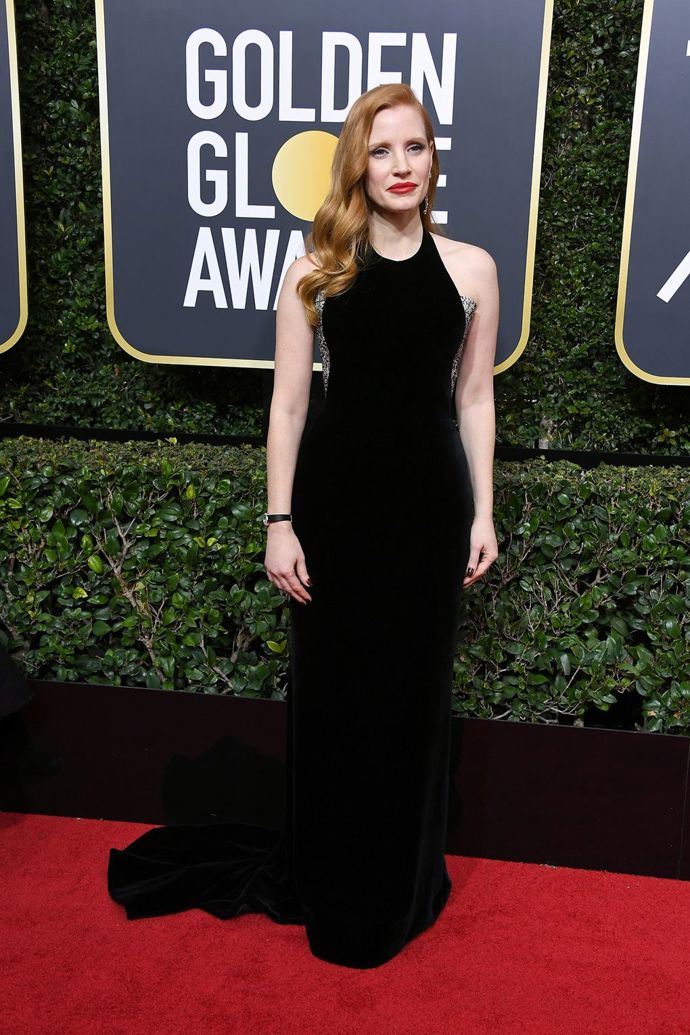 Jessica Chastain v šatech Armani Privé a špercích Piaget
