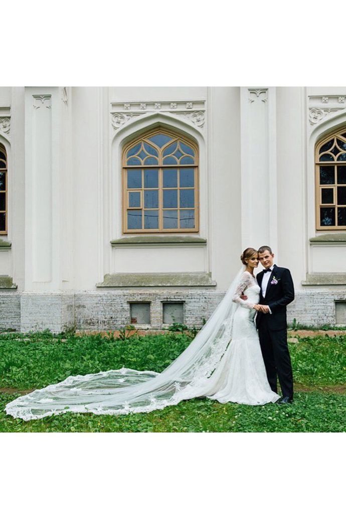 Kate Grigorieva & Alexander

Kate si svého dlouhodobého partnera Alexandera brala v šatech od Zaca Posena 9. srpna 2015 v St. Petersburgu.

 
