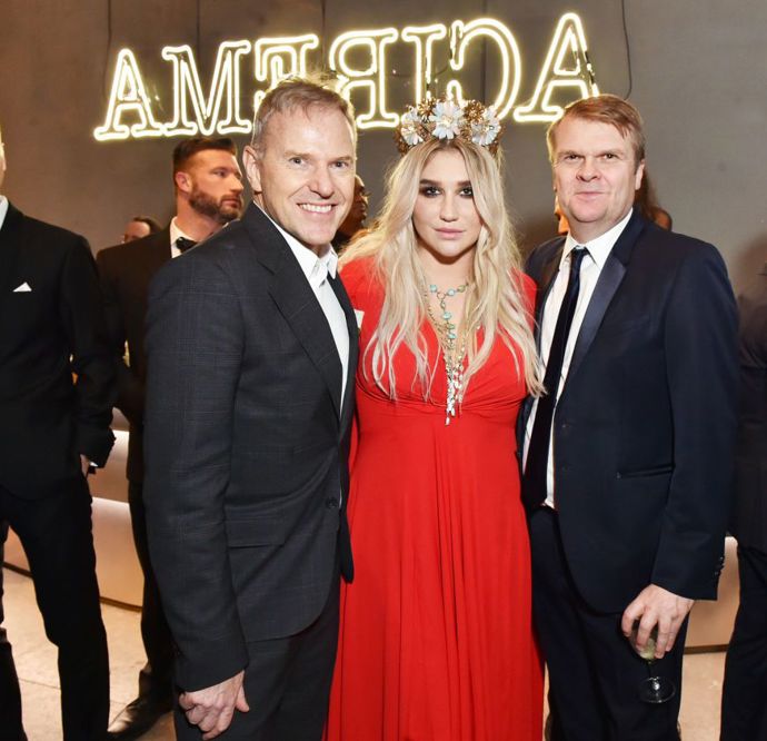 Kesha

Zpěvačka Kesha byla nominovaná ve dvou kategoriích, a navíc zaujala svým vystoupením, kde zmínila i kauzu Me Too.
