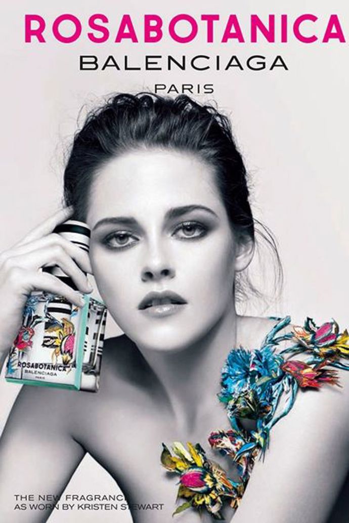 Kristen Stewart pro značku Balenciaga
Pro Kristen byla tato kampaň druhou spoluprácí se značkou Balenciaga a tentokrát šlo o focení k vůni Rosabotanica.
Kristen Stewart pro značku Balenciaga
Pro Kristen byla tato kampaň druhou spoluprácí se značkou Balenciaga a tentokrát šlo o focení k vůni Rosabotanica.