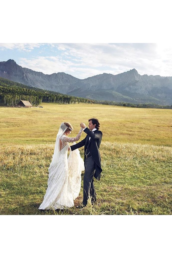 Lauren Bush & David Lauren

Lauren si vzala Davida, dědice návrháře Ralpha Laurena 5. září 2011 v Coloradu. Nevěsta měla samozřejmě šaty od svého tchána a celá svatba byla laděná do rodeo tématiky.
