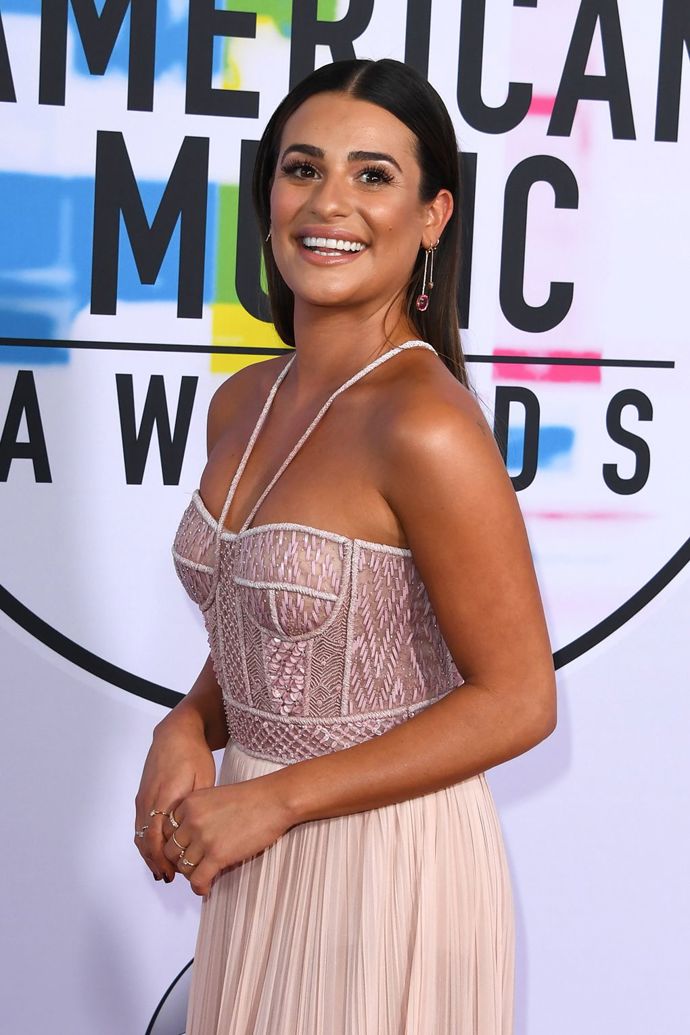 Lea Michele
Hvězda seriálu Glee se ke svému tělu chová jako ke chrámu, takže se vegankou stala hlavně kvůli zdravotním benefitům. "Je to o tom, chovat se dobře jak ke svému tělu, tak i planetě. Jsem gurmán, ale myslím, že mnohem větší zábava je, hledat na jídelním lístku věci, které pro mě budou dobré."
Lea Michele
Hvězda seriálu Glee se ke svému tělu chová jako ke chrámu, takže se vegankou stala hlavně kvůli zdravotním benefitům. "Je to o tom, chovat se dobře jak ke svému tělu, tak i planetě. Jsem gurmán, ale myslím, že mnohem větší zábava je, hledat na jídelním lístku věci, které pro mě budou dobré."