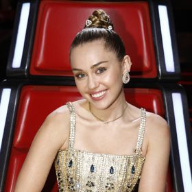 Miley Cyrus
Miley se nikdy netajila se svým rychle se měnícím životním stylem, ale její veganství nejdřív nijak veřejné nebylo. Po smrti jejího psa Floyda v roce 2014 přestala jíst maso. Ale trvalo jí skoro rok, než se o tom veřejnost dozvěděla.
Miley Cyrus
Miley se nikdy netajila se svým rychle se měnícím životním stylem, ale její veganství nejdřív nijak veřejné nebylo. Po smrti jejího psa Floyda v roce 2014 přestala jíst maso. Ale trvalo jí skoro rok, než se o tom veřejnost dozvěděla.