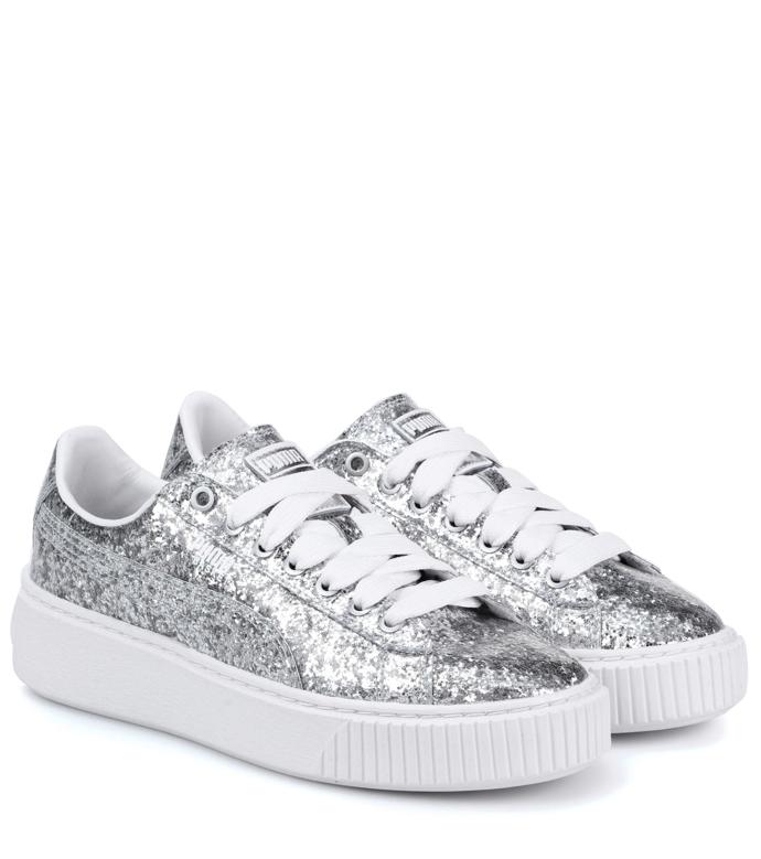 4. Glitters
Nejenom flitry, ale také semiš a různe jiné nevšední materiály jsou tento rok rozhodně v kurzu!
Puma Basket Platform, prodává Footshop.cz, 3290 Kč
4. Glitters
Nejenom flitry, ale také semiš a různe jiné nevšední materiály jsou tento rok rozhodně v kurzu!
Puma Basket Platform, prodává Footshop.cz, 3290 Kč