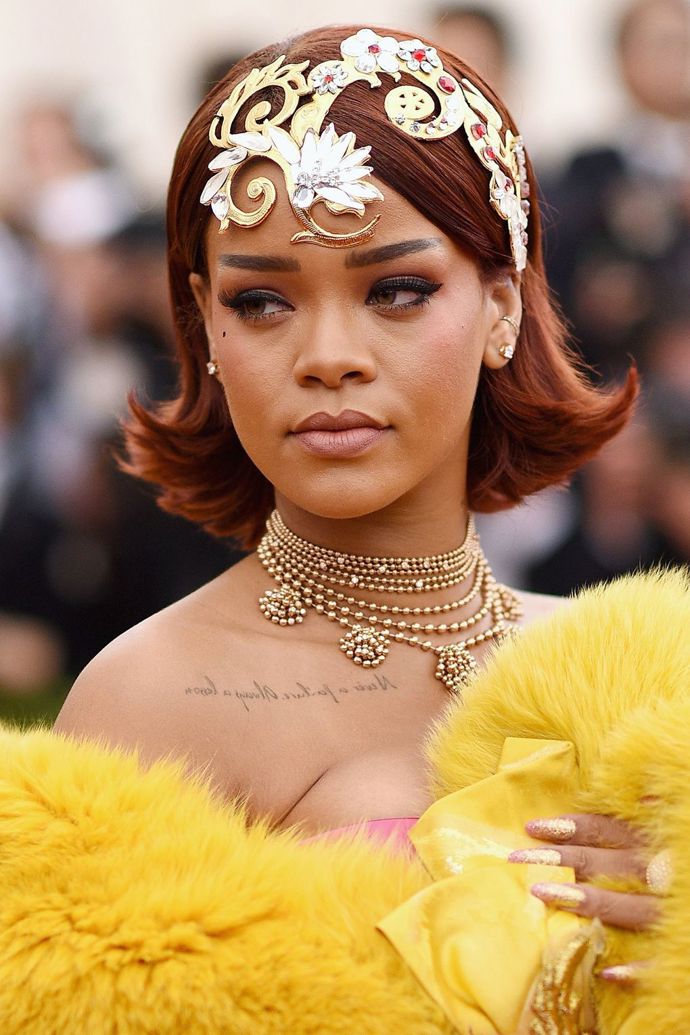 Další nezapomenutelný look Rihanny z Met Gala, tentokrát na téma China: Through The Looking Glass.
Další nezapomenutelný look Rihanny z Met Gala, tentokrát na téma China: Through The Looking Glass.