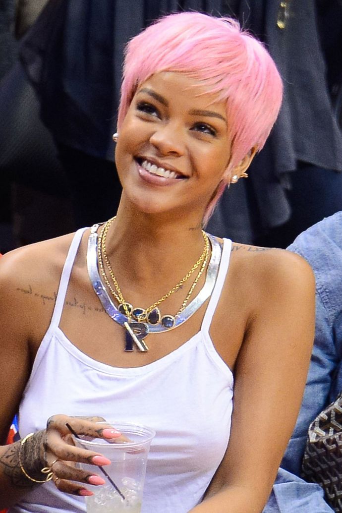 Tímto účesem Rihanna dokázala, že neexistuje žádný hairstyle, v němž by nevypadala skvěle.
Tímto účesem Rihanna dokázala, že neexistuje žádný hairstyle, v němž by nevypadala skvěle.