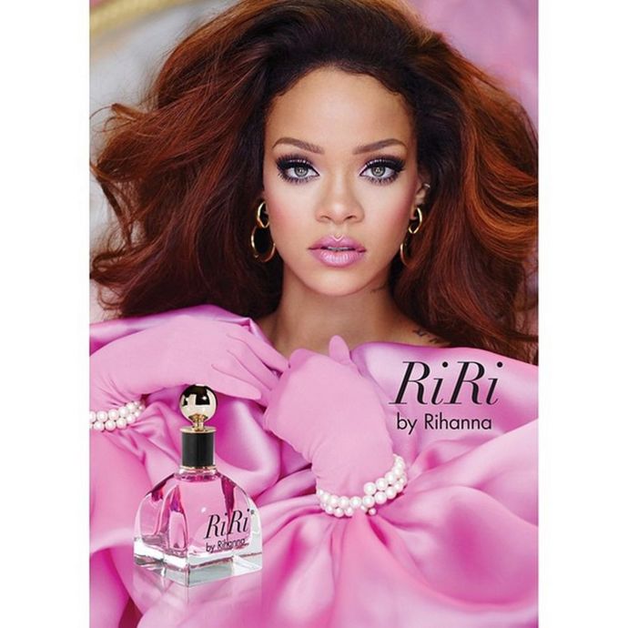 2015
Reklama na v pořadí již pátý Rihannin parfém byla celá laděná dorůžova. Parfém dostal jednoduchý název RiRi.
2015
Reklama na v pořadí již pátý Rihannin parfém byla celá laděná dorůžova. Parfém dostal jednoduchý název RiRi.