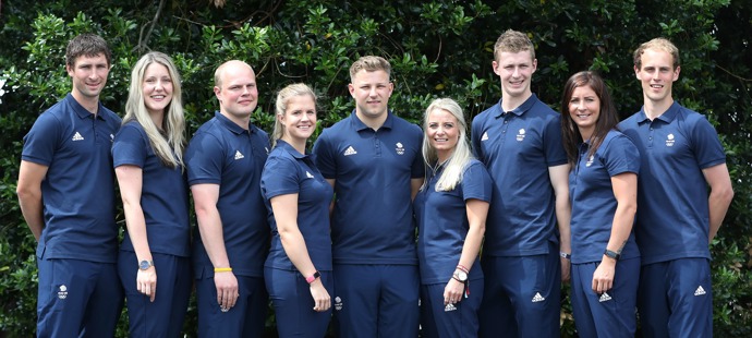 Velká Británie

Na formální příležitosti se tým Velké Británie oblékne do uniforem od Simona Jerseyho. Například curlingový tým ale bude mít sportovní oblečení od značky Adidas.
