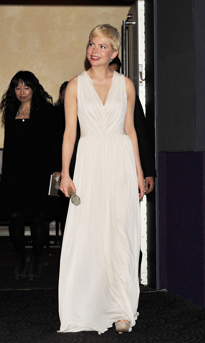 2012

Na premiéře filmu Můj týden s Marilyn, kde měla Michelle tu čest si filmovou divu zahrát.
