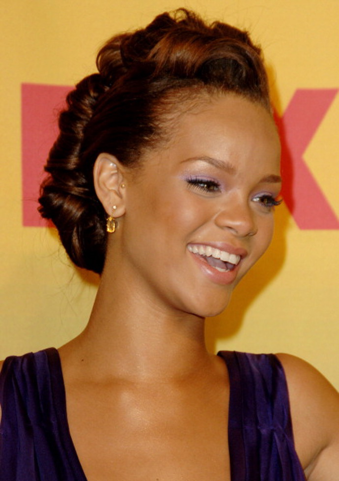 Rihanna vyhrává ocenění Teen Choice Awards
Rihanna vyhrává ocenění Teen Choice Awards