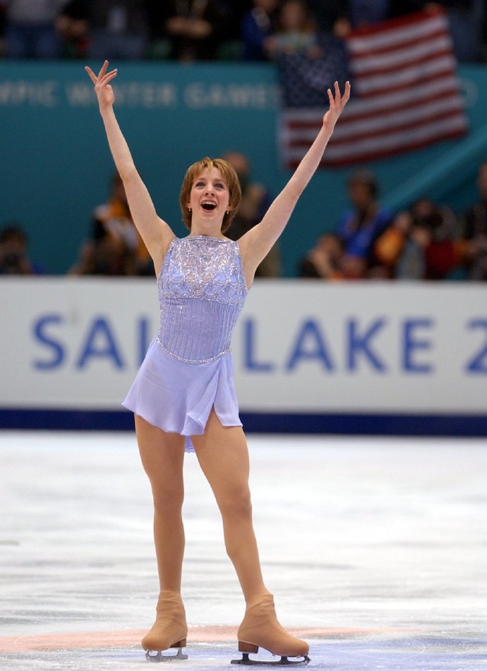 2002 Zimní olympiáda, Salt Lake City, USA

Sarah Hughes reprezentovala USA v krásném kostýmu v barvě šeříku. Nebyl to ale její outfit, co jí vyhrál zlatou medaili. Předvedla nezapomenutelný výkon a získala první místo.
