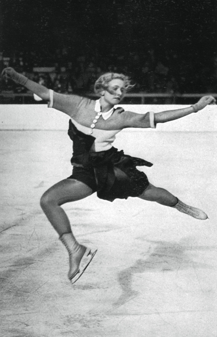 1936 Zimní olympiáda, Garmisch-Partenkirchen, Německo

Věra Hrubá reprezentovala v krasobruslení Českoskolvensko v roce 1936. Její kostým s límečkem a velkými knoflíky nás baví. 
