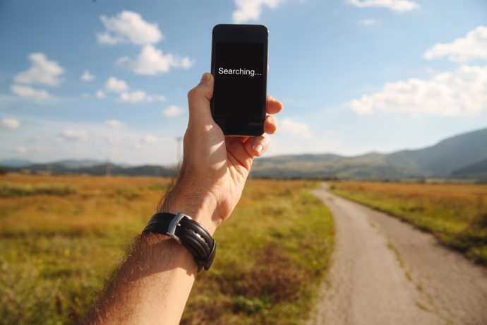 NOMOFOBIE

Strach ze ztráty mobilního signálu. Nomofob má panickou hrůzu z nedostatečného pokrytí v některých oblastech, vybití baterie či ztráty samotného telefonu. Podle odborníků může tato fóbie postihovat až 53% všech uživatelů mobilního telefonu. V České republice jde o každého druhého jedince.  
