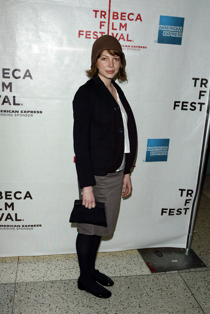 2004 

Jako by si na chvíli odskočila z kanceláře na filmovou premiéru, že?
