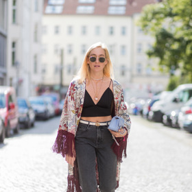 Mom jeans street style