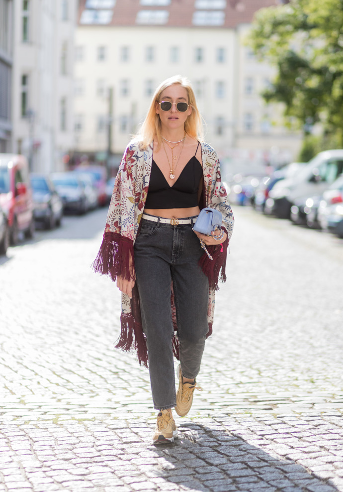 Mom jeans street style Mom jeans street style