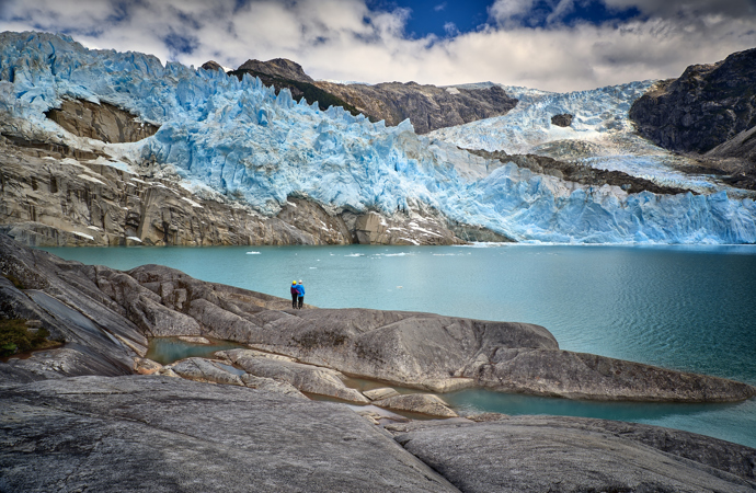 Chile

Chile dlouho žilo ve stínu sousední Argentiny, ale letos jeho neuvěřitelně rozmanitá krajina konečně dostává tu pozornost, kterou si zaslouží. Poušť Atacama je tak suchá, že ji NASA využila k testování misí na Mars. Za návštěvu stojí rozhodně také národní park Torres del Paine. Nejlépe ho můžete zažít, když se ubytujete v hotelu Awasi Patagonia. 
