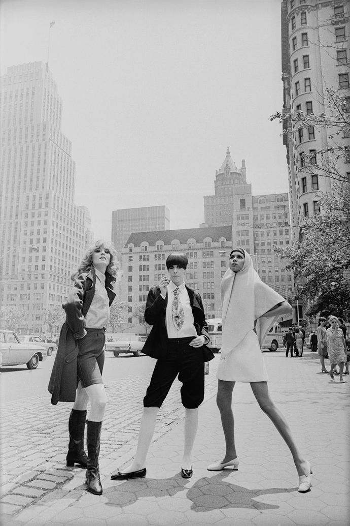 1967

Modelky Collen Osbourne, Peggy Moffitt a Sonia Pugin pózují v ulicích New York City.
