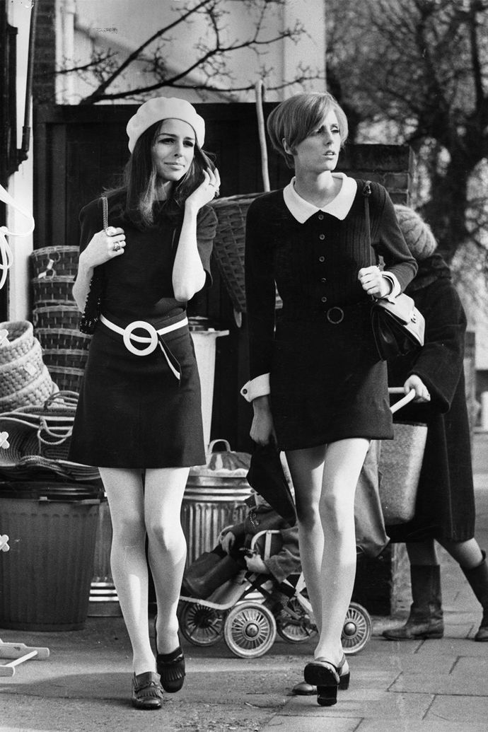 1967

Typické minišaty, kterými u nás tehdy "pobuřovala" i zpěvačka Marta Kubišová.
