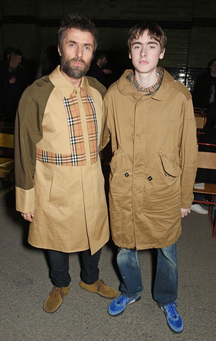 Liam a Gene Gallagherovi

Frontman kapely Oasis se šestnáctiletým synem Genem na přehlídce Burberry
