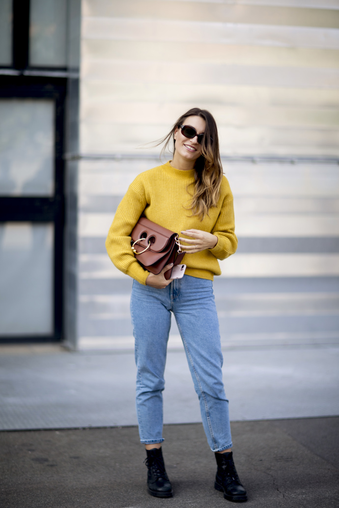 Mom jeans street style Mom jeans street style