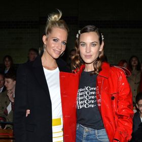 Poppy Delevingne a Alexa Chung

Poppy přišla podpořit svou sestru Caru na přehlídku Burberry a vzala si s sebou i Alexu Chung
