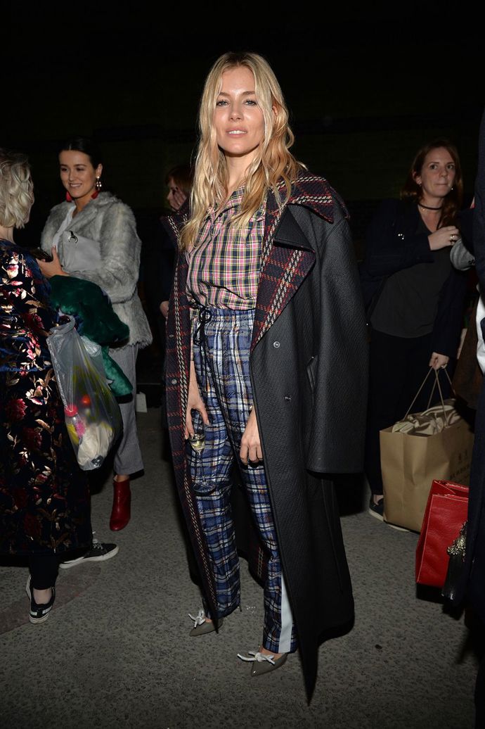 Sienna Miller na přehlídce Burberry
