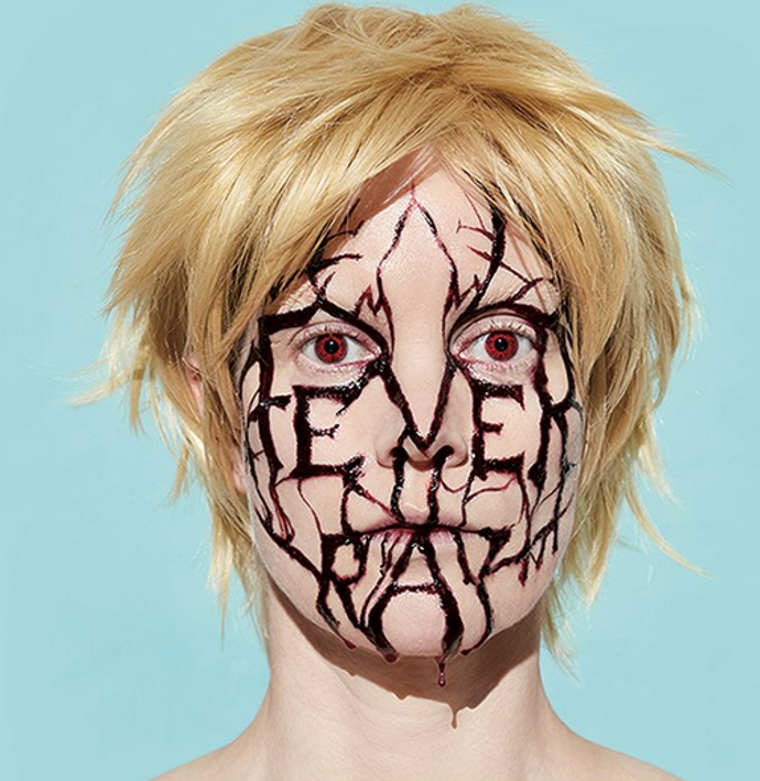 Pondělí 26. února: KONCERT_Fever Ray
Po osmi letech vystoupí v Praze švédská zpěvačka a producentka Karin Elisabeth Dreijer se svým sólovým projektem Fever Ray. Karin se proslavila například v elektronickém projektu The Knife, který založila se svým bratem, a známá je i díky spolupráci s duem Röyksopp. A vzhledem k tomu, že hit Fever Ray Keep The Streets Empty For Me mi hraje v playlistu snad každý den, je jasné, že koncert bude pecka!
Ve Fóru Karlín

 
