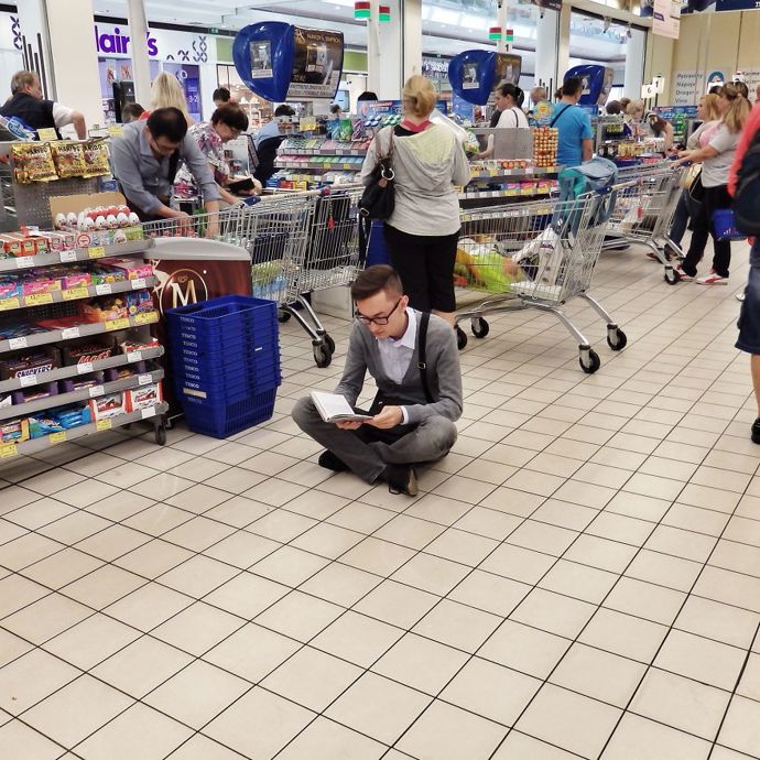 Galerie: „Chci ukázat lidem, že mohou knihy číst kdekoliv a kdykoliv“