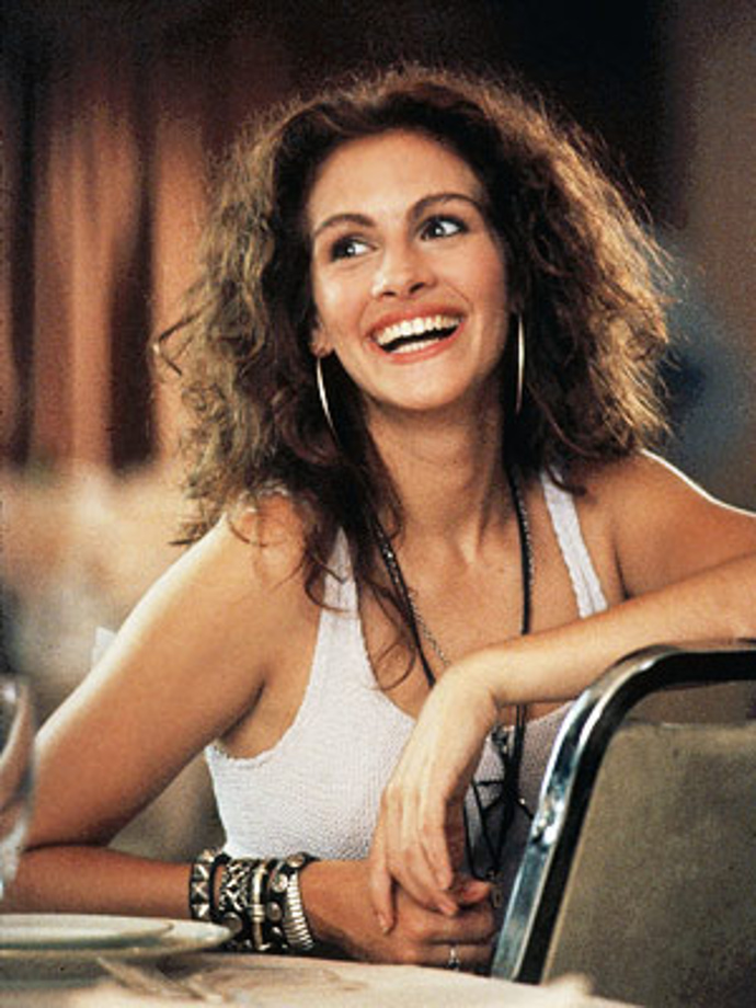 Jeden z největších trháků 90. let je moderním příběhem o Popelce. Bohatý businessman Edward (Richard Gere) si jednoho dne najme prostitutku Vivian (Julia Roberts). Jak tohle vzplanutí končí, asi všichni známe… Jeden z největších trháků 90. let je moderním příběhem o Popelce. Bohatý businessman Edward (Richard Gere) si jednoho dne najme prostitutku Vivian (Julia Roberts). Jak tohle vzplanutí končí, asi všichni známe…