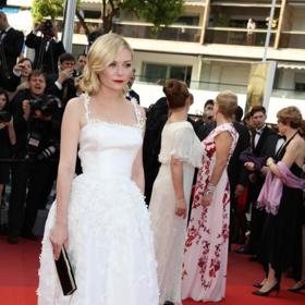 Aktuálně single Kirsten Dunst (34) po rozchodu omládla. Na francouzskou Riviéru dorazila jako speciální host – společně např. s Vanessou Paradis nebo Donaldem Sutherlandem zasedla do odborné poroty.