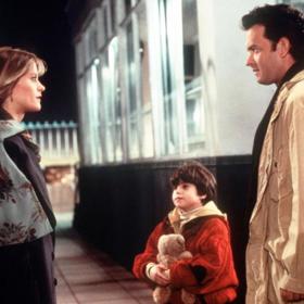 Annie (Meg Ryan) se má brzy vdávat, jenže cítí, že její nastávající není ten pravý. Proto zariskuje a vydá se na cestu do New Yorku, kde se má setkat se Samem (Tom Hanks), se kterým si dopisovala. Nebo byl autorem dopisů někdo jiný?