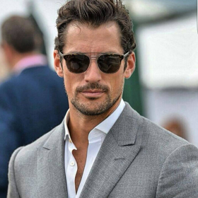 Preferujete-li starší muže, tady je jeden, který rozhodně stojí za povšimnutí. Britský model David je elegantní gentleman, ale tak trochu drsňák zároveň.
Foto: @davidgandy_official