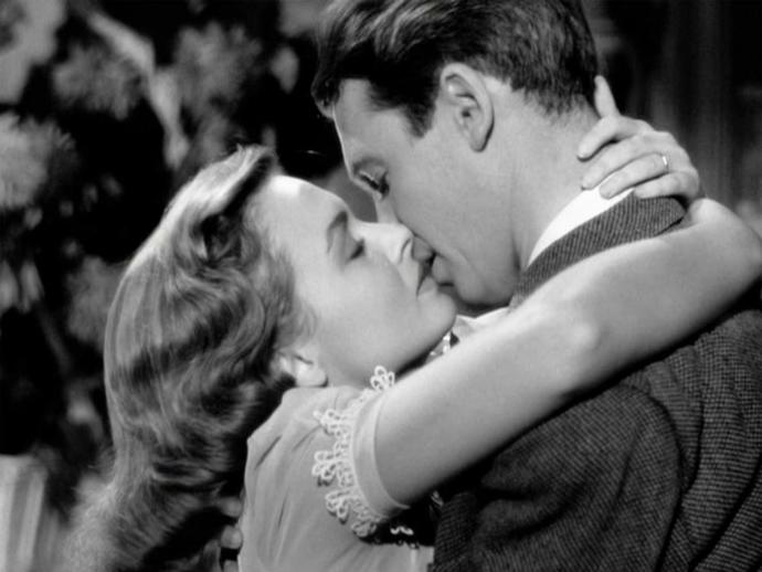 V předvečer Štědrého dne se George (James Stewart) rozhodne ukončit svůj život. Na zem je seslán anděl, který mu v tom má zabránit. Aby to dokázal, seznamuje se postupně s celým Georgovým životem, včetně jeho životní lásky Mary (Donna Reed). V předvečer Štědrého dne se George (James Stewart) rozhodne ukončit svůj život. Na zem je seslán anděl, který mu v tom má zabránit. Aby to dokázal, seznamuje se postupně s celým Georgovým životem, včetně jeho životní lásky Mary (Donna Reed).