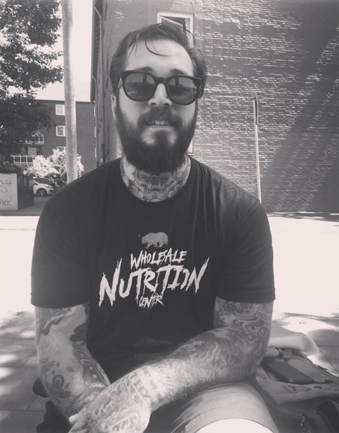 Kvůli zranění sice přišel o nohu, ale na půvabu mu to vůbec neubralo. Veterán Alex je potetovaný svalovec, který vás možná přijde navštívit ve snech…
Foto: @mminskyy