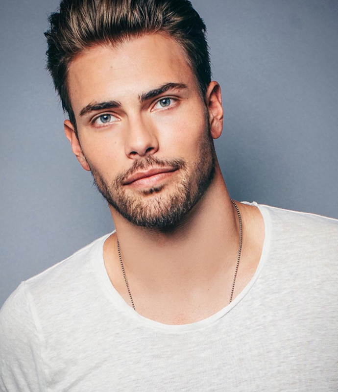 Do průzračně ledových očí tohoto severského modela bychom koukaly věčně…
Foto: @dreeriksen