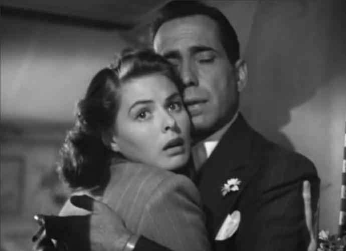 Američan Rick (Humphrey Bogart) má v Casablance podnik nabízející služby na pomezí zákona. Proto do něj zavítá i Ilsa (Ingrid Bergman) s manželem, kteří shánějí vízum, aby mohli utéct před gestapem do USA. Film v roce 1944 získal tři Oscary. Američan Rick (Humphrey Bogart) má v Casablance podnik nabízející služby na pomezí zákona. Proto do něj zavítá i Ilsa (Ingrid Bergman) s manželem, kteří shánějí vízum, aby mohli utéct před gestapem do USA. Film v roce 1944 získal tři Oscary.
