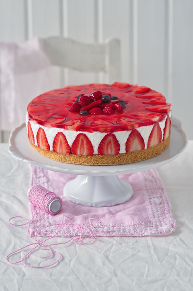 Recept: Jahodový dort se šlehačkovou náplní