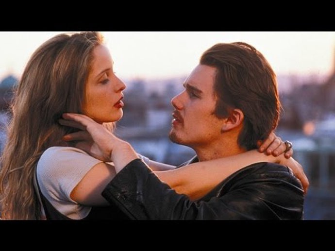 Romantická trilogie začíná dvanáctihodinovou schůzkou Jesseho (Ethan Hawke) a Celine (Julie Delpy) ve Vídni, pokračuje dalším setkáním v Paříži o devět let později a končí společným manželstvím, které právě prochází krizí. Romantická trilogie začíná dvanáctihodinovou schůzkou Jesseho (Ethan Hawke) a Celine (Julie Delpy) ve Vídni, pokračuje dalším setkáním v Paříži o devět let později a končí společným manželstvím, které právě prochází krizí.