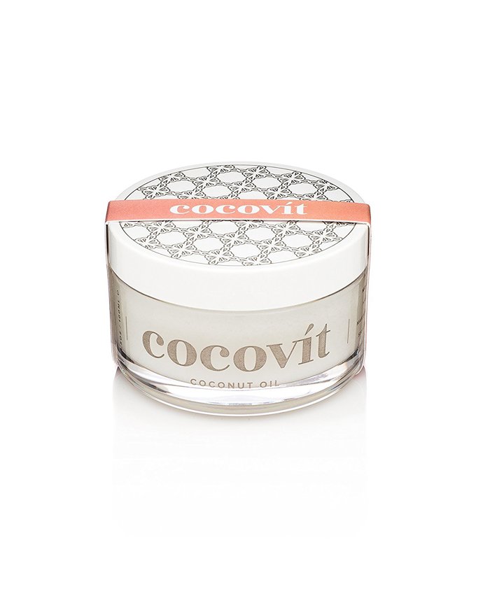 Cocovit Coconut Oil

Stále opěvovaný kokosový olej používá i indická kráska, Priyanka Chopra. Časopisu Vogue se svěřila, že tento kosmetický rituál je předáván v její rodině z generace na generaci.


"Olej trochu rozehřeji a udělám si kokosovou masáž hlavy. Pak si vlasy zabalím do horkého ručníku, aby se dostatečně vsákl i do vlasové pokožky. Rituál praktikuji dvakrát měsíčně."


Jejím oblíbencem je Cocovit Coconut Oil, který je nejen skvělý uvnitř, ale i zvenku.

