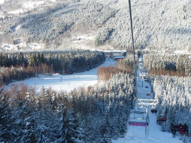 Dolni_Morava_zima-sjezdovka_pohled_na_Wellness_hotel_Vista_2