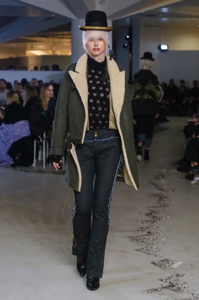 Podívejte se na módu z předešlého Mercedes-Benz Prague Fashion Week! Podívejte se na módu z předešlého Mercedes-Benz Prague Fashion Week!