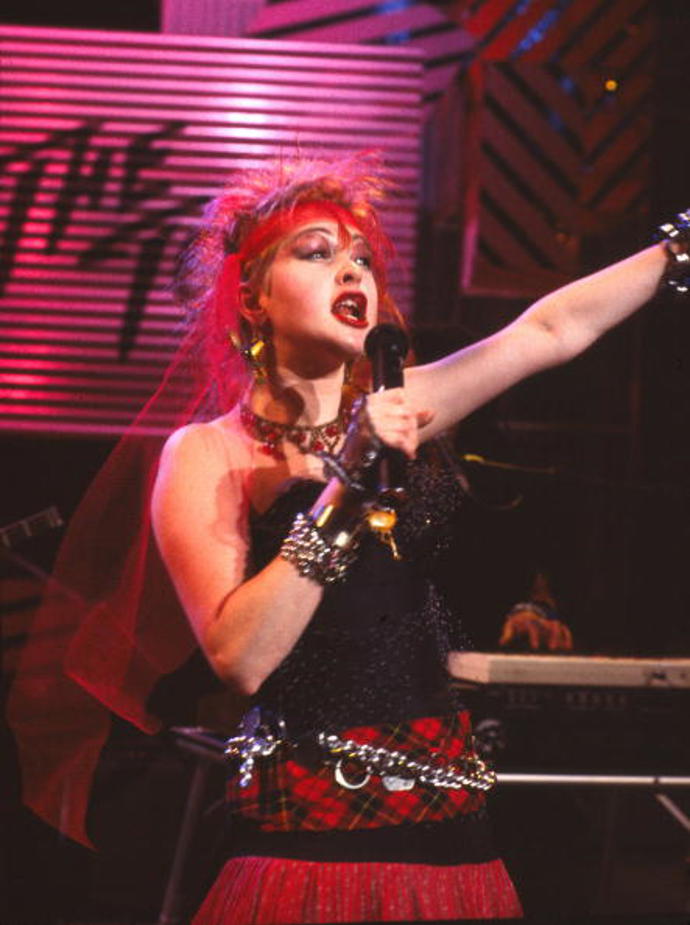 Cyndi Lauper

Kdo by neznal hymnu všech oldies diskoték Girls Just Wanna Have Fun. Na svědomí ji má Cyndi Lauper a její skvělé zrzavé vlasy, spoustu laku na vlasy a bláznivé osmdesátkové pop/punkové oblečení.
